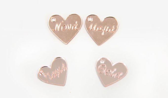 ΚΑΡΔΙΑ ΠΛΕΞΙΓΚΛΑΣ ΜΕ ΟΝΟΜΑΤΑ ROSE GOLD 2.1cm x 1.9cm