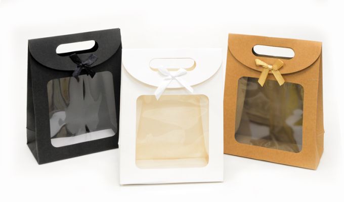 ΤΣΑΝΤΑ ΧΑΡΤΙΝΗ ΜΕ ΠΑΡΑΘΥΡΟ ΚΑΙ ΦΙΟΓΚΟ 12cm x 16cm x 6cm 0402148