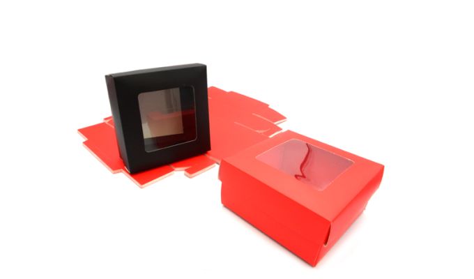 ΧΑΡΤΙΝΟ ΚΟΥΤΙ ME KAΠΑΚΙ ΠΑΡΑΘΥΡΟ ΖΕΛΑΤΙΝΑ 8cm x 8cm x 5cm 0402239
