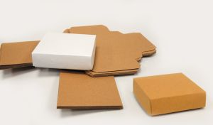 ΚΟΥΤΙ ΧΑΡΤΙΝΟ 6cm x 6cm x 2cm 0506255